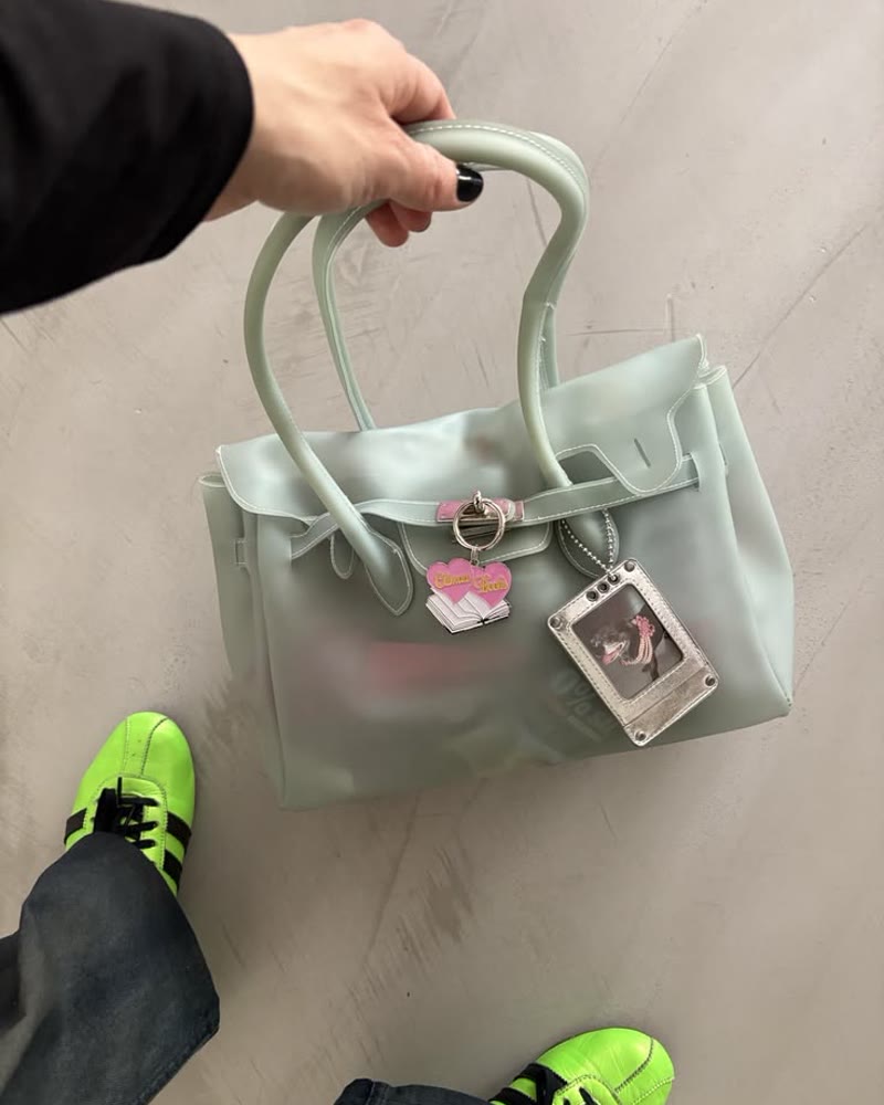 Camille avec son sac Jelly Firkin