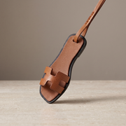 Charm Sandal aus Premium-Leder