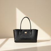 Le Prestigieux en cuir embossé croco Onyx, vue de face, fermoir à loquet doré
