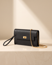 La Pochette en cuir de vachette 2ᵉ fleur, coloris Noir, fermoir tournant doré et chaîne