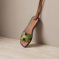 Charm Sandal Vert pomme — breloque sandale en simili cuir (PU) à clipser sur un sac