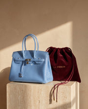 Jelly Croco et sa pochette en velours bordeaux La Firkin