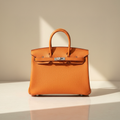 Le Firkin en cuir de vachette pleine fleur, coloris Orange, boucle argentée