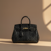 Héritage, sac rétro en cuir de vachette grain reptile, coloris Noir
