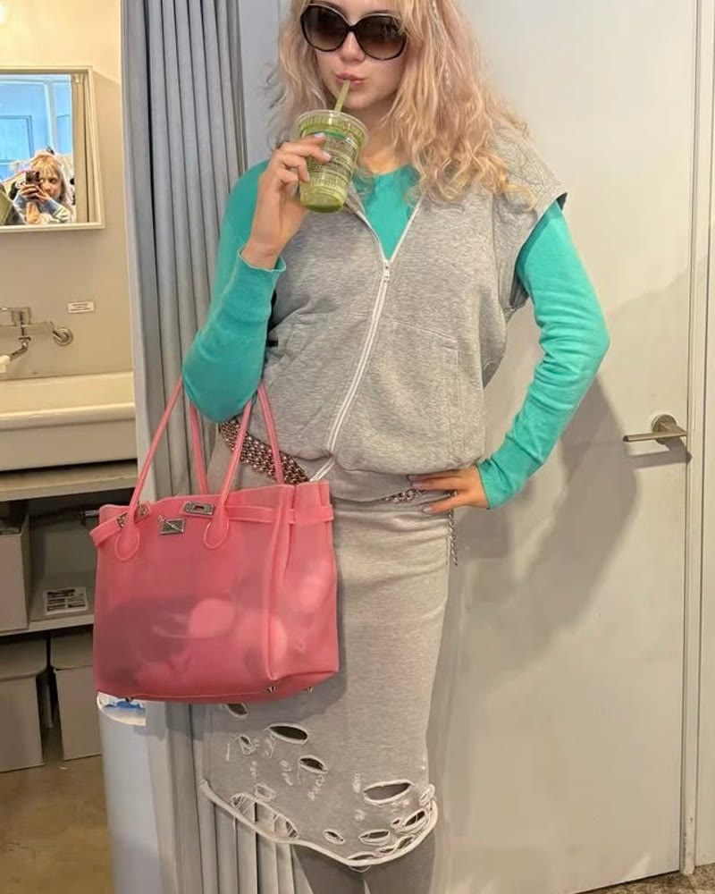 Inès avec son sac Jelly Firkin